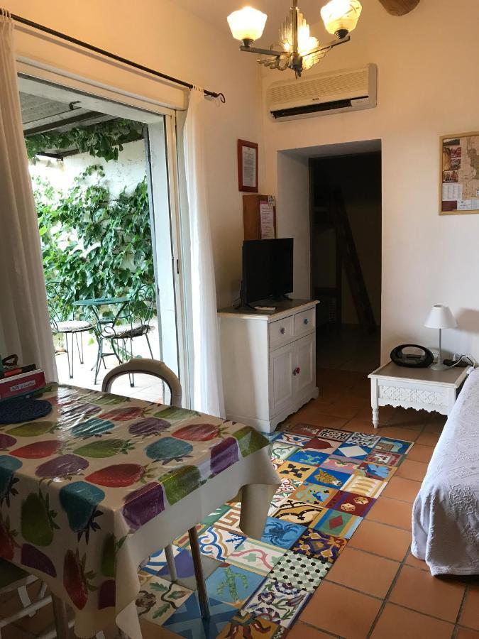 Chambres D'Hotes Et Gites Le Mas Mellou Orange  Eksteriør bilde